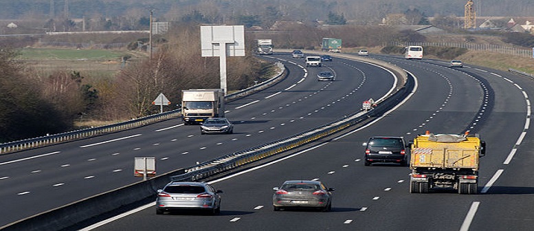 Cremona. Scontro in autostrada tra un camion e un pullman carico di studenti