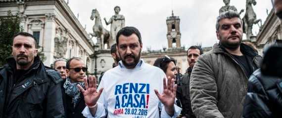 Roma, Salvini e Casapound in piazza: scontri tra manifestanti e forze dell'ordine