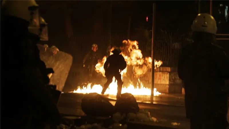 Atene, scontri con la polizia dopo marcia anti-governativa