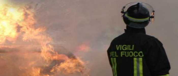 Incendio in un oleificio a San Giorgio: fiamme alte due terzi della struttura