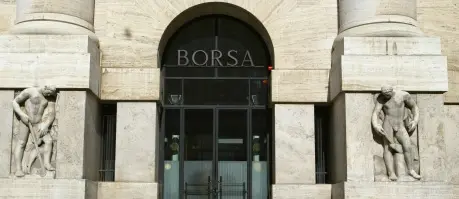 Borsa, Piazza Affari apre in rialzo