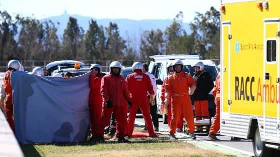 F1, paura per Alonso: incidente durante le prove. I medici: «Parla ed è cosciente»