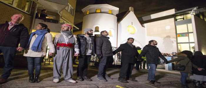 Oslo, musulmani proteggono sinagoga contro terrorismo