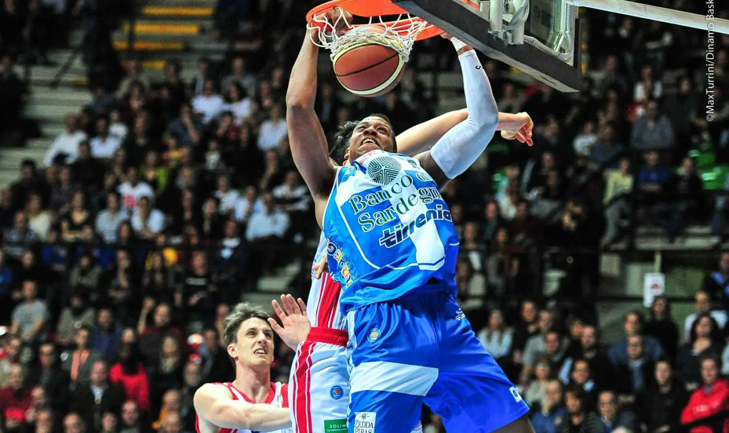 Basket, dopo aver battuto Reggio Emilia e Brindisi, Sassari e Milano si contendono la Coppa Italia