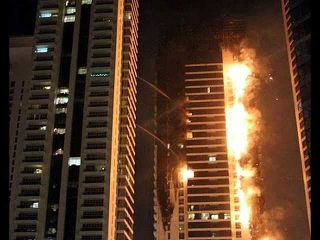 Incendio a Dubai: fiamme distruggono la Torch Tower