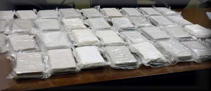 Gdf sequestra 300 kg di cocaina nascosta nel marmo o banane