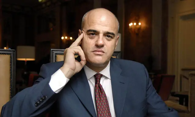 Eni, utile in calo a 1,33 miliardi. Descalzi: "nel 2015, +3% della produzione"