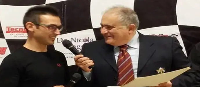 Il pilota crotonese Roberto Gostinello  riceve il premio miglior pilota