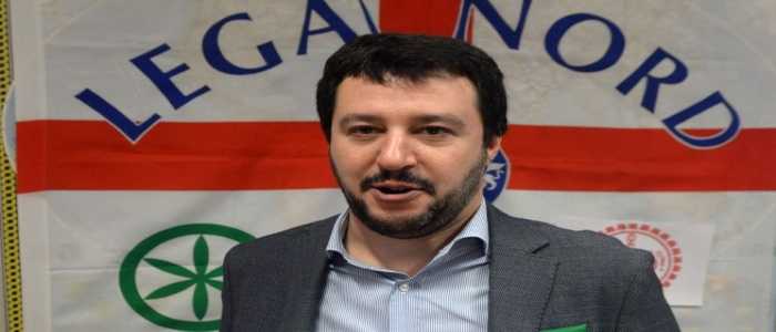 Matteo Salvini preannuncia un esposto al governo per favoreggiamento dell'immigrazione clandestina