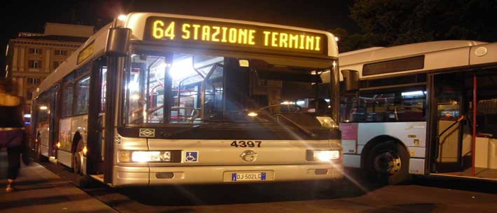 Roma: arrestato per violenza sessuale un uomo per aver palpeggiato una donna sul Bus 64