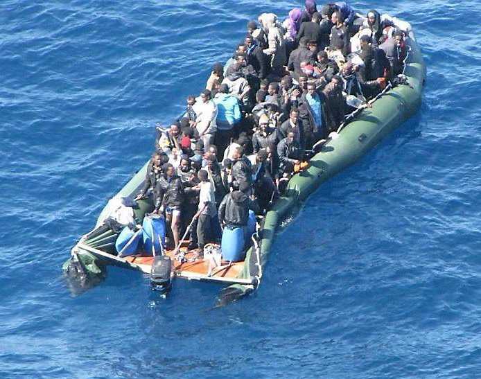 Lampedusa, 400 migranti scomparsi. Gentiloni: "Triton insufficiente", Ong reclamano Mare Nostrum