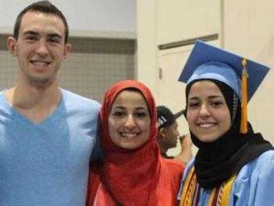 Usa, tre studenti musulmani sono stati uccisi in università: fermato un 46enne