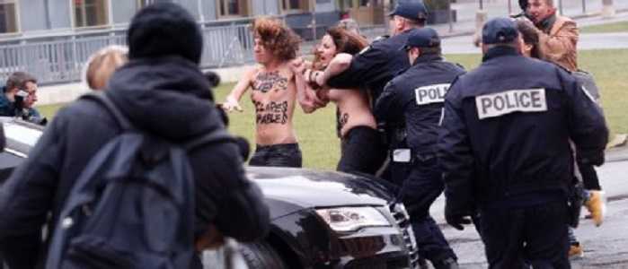 Processo Strauss-Kahn, l'ex direttore Fmi nega le accuse, fuori dall'aula protestano le Femen
