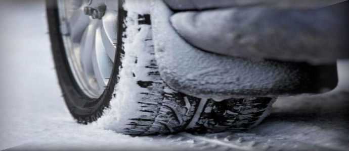 I consigli per guidare l'auto sulla neve
