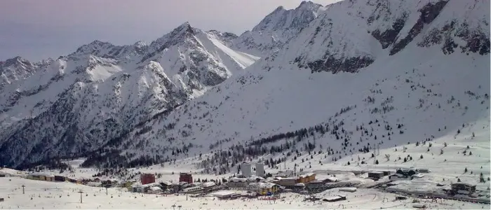 Brescia, valanga al passo del Tonale: in salvo due sciatori
