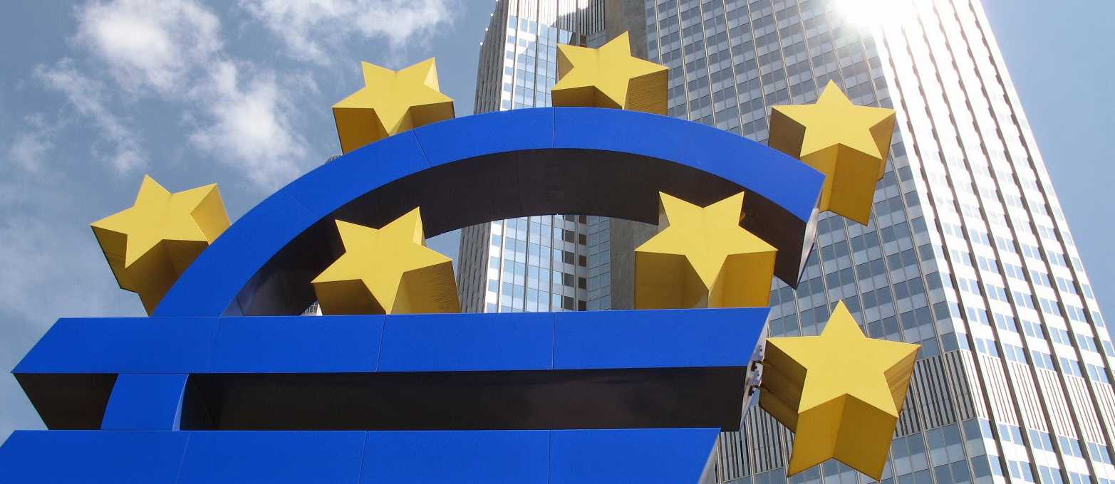 Grecia, Bce sospende fondi alle banche