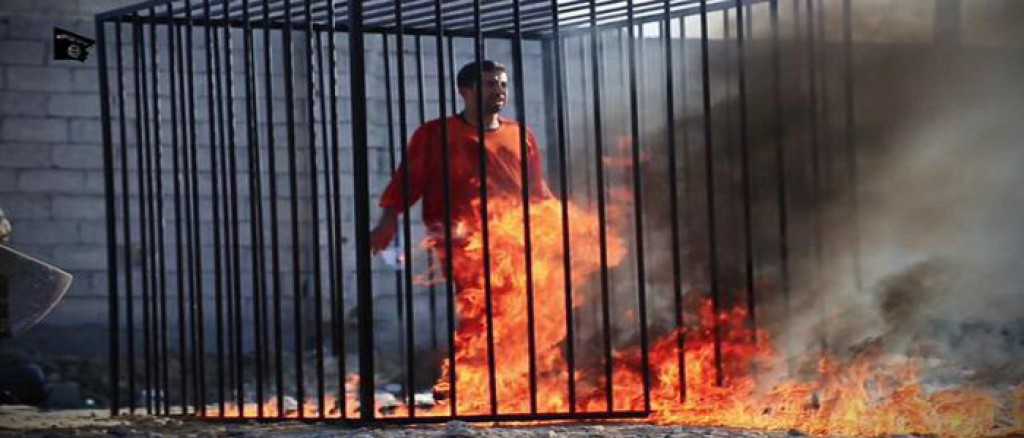 ISIS, pilota giordano bruciato vivo in gabbia. Rabbia di Amman: giustizieremo Sajida