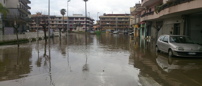 Maltempo in Campania: allagamenti, crolli,disagi nei collegamenti