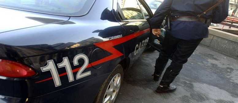 Pistola e fucile in camera da letto: arrestato un uomo nel catanzarese