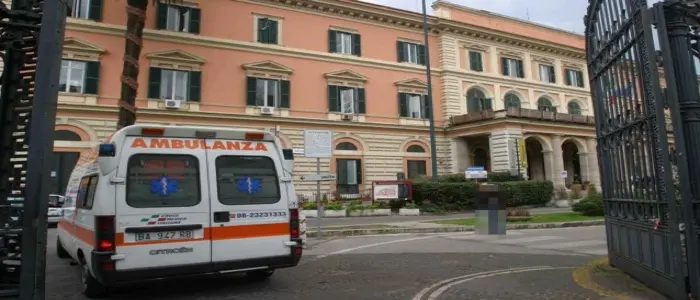 Roma: uomo di 52 anni si suicida gettandosi da una finestra dell'Umberto Primo