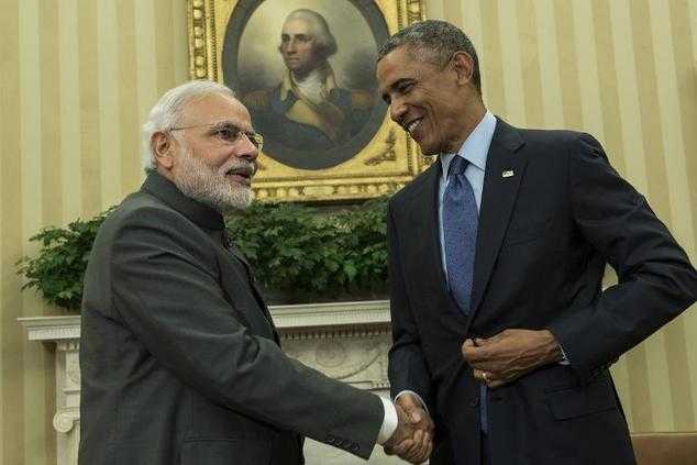 Obama in visita in India: il presidente inizia con un omaggio a Gandhi