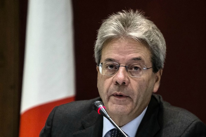Terrorismo, Gentiloni: "rischio infiltrazione da immigrati". A Londra vertice anti-Isis