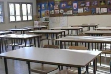 Parete, maestra agli arresti: picchiava e minacciava gli alunni