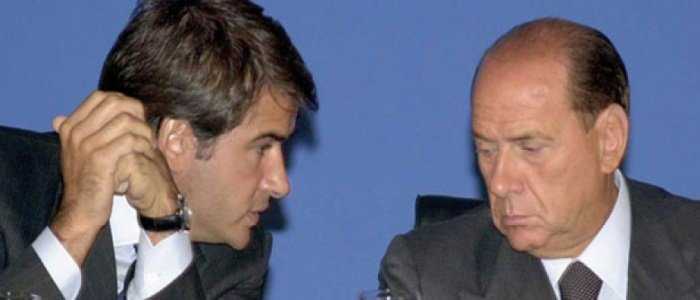 FI: duro attacco di Fitto, "Berlusconi sta svendendo il partito"