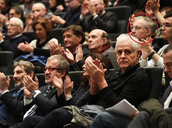 E al convegno della Regione Lombardia c'è il prete accusato di pedofilia