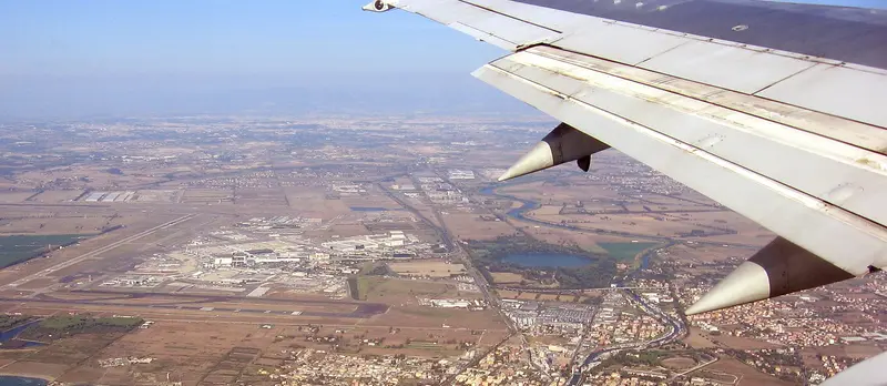 Fiumicino, bloccato aereo in partenza: a bordo passeggero con passaporto falso