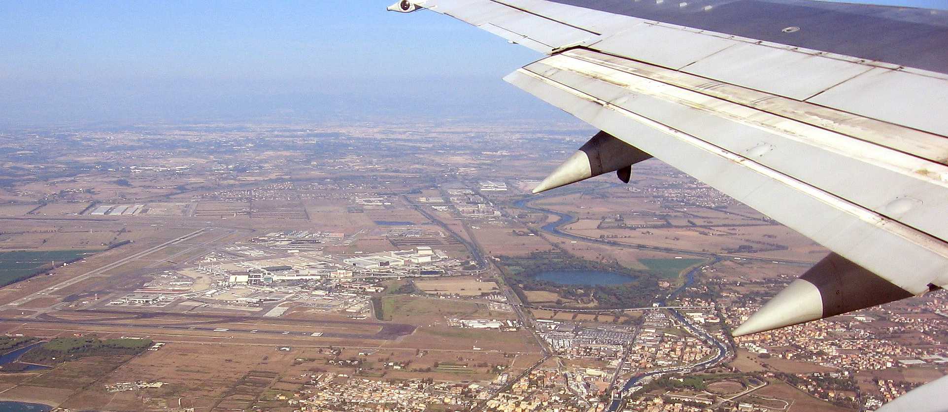 Fiumicino, bloccato aereo in partenza: a bordo passeggero con passaporto falso