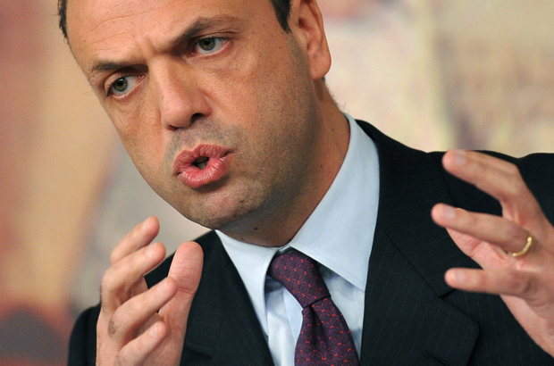 Terrorismo, il ministro Alfano: «Da fine dicembre 9 espulsioni. Stato di massimo allerta»