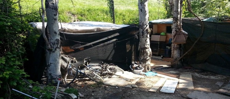 Bologna, sgomberate cinque baracche e bonificata l'area verde in via Arcoveggio