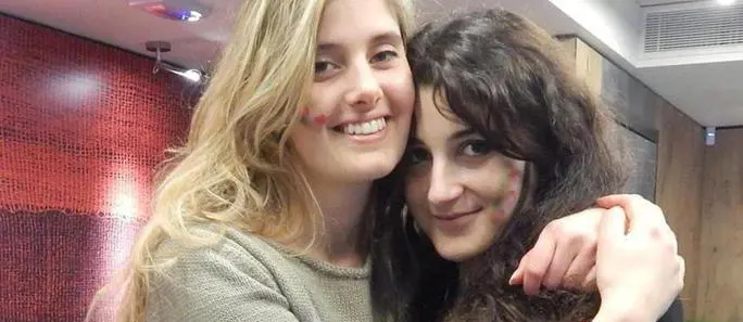 Greta e Vanessa in Italia: a Ciampino l'incontro con le famiglie