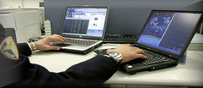 la Polizia di Stato scopre  una mega truffa online e denuncia due 30enni