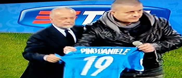Napoli-Juve: omaggia "Pino Daniele"
