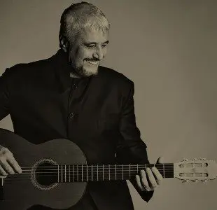 Pino Daniele: l'ultimo saluto a Maschio Angioino (Na). Poi tumulazione a Magliano