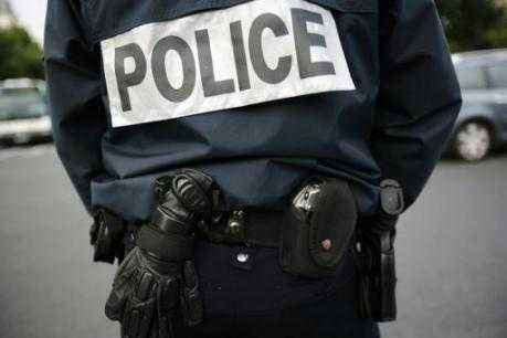 Nuova sparatoria a Parigi, gravi due agenti. Un ricercato si è costituito alla polizia
