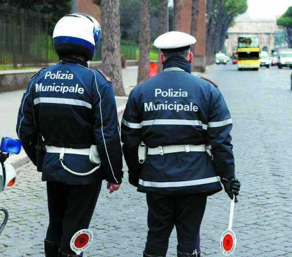 Vigili urbani assenti a San Silvestro nella capitale. Il governo annuncia cambio di rotta