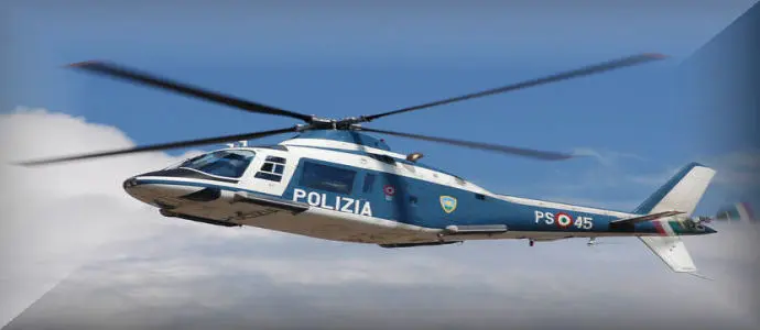 Salerno-Reggio, Auto contromano, elicottero polizia evita incidente