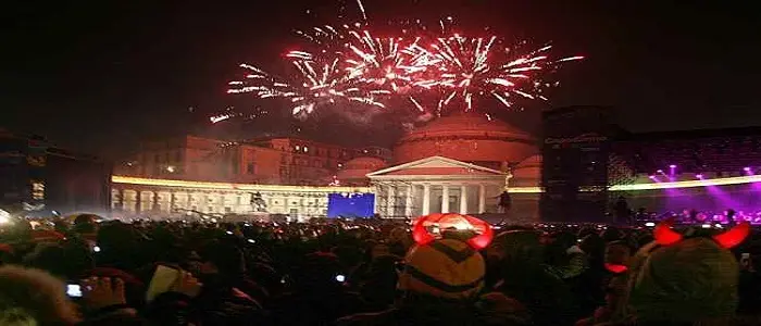 Capodanno in piazza Plebiscito a Napoli: 50 mila persone in piazza e 5 milioni di spettatori tv