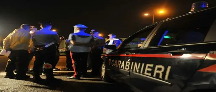 Roma: pregiudicato ucciso con sei colpi di pistola mentre rientrava in casa