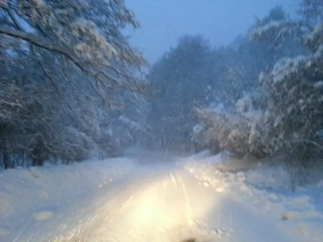 Maltempo, -20° sul Gran Sasso: bufere di neve e viabilità interrotta