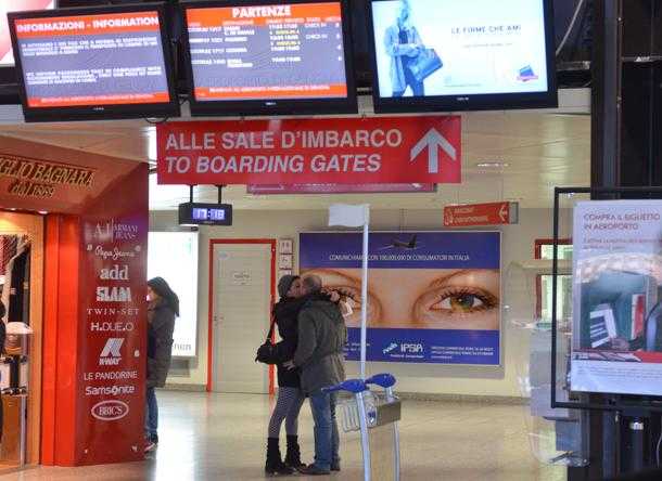 Disagi all'aeroporto di Genova: due voli dirottati per il forte vento