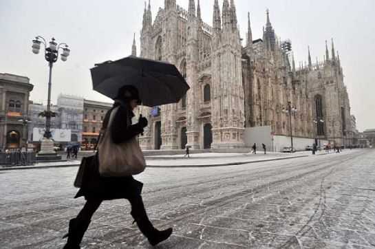 Milano, prima nevicata. Il Comune dispone piano d'emergenza e aiuti per i senzatetto