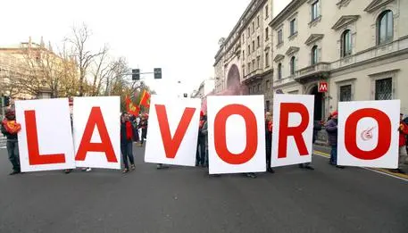 Il Jobs Act diventa attuativo. si inaspriscono le critiche dei sindacati