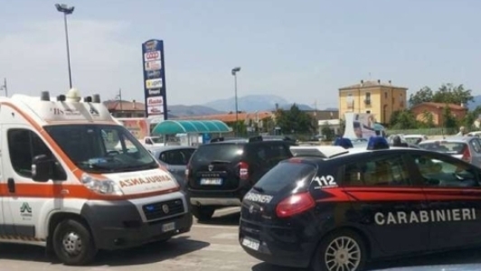 Tragedia a Verona, ferisce gravemente moglie e figli poi si toglie la vita