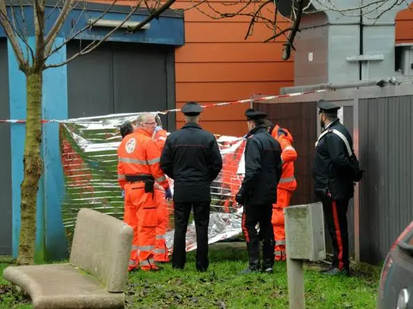 Sesto, trovato uomo morto con taglio alla gola: si sospetta il suicidio