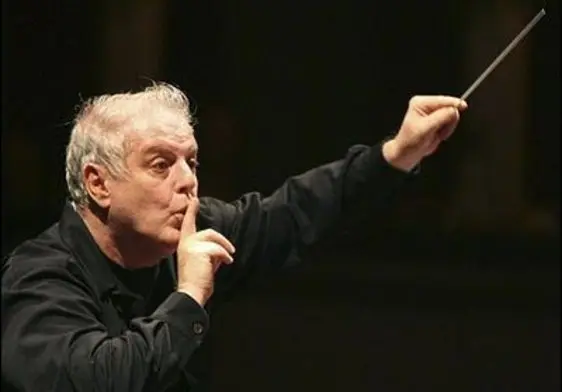 Scala, flash di troppo e Barenboim interrompe il concerto: «Maleducata»