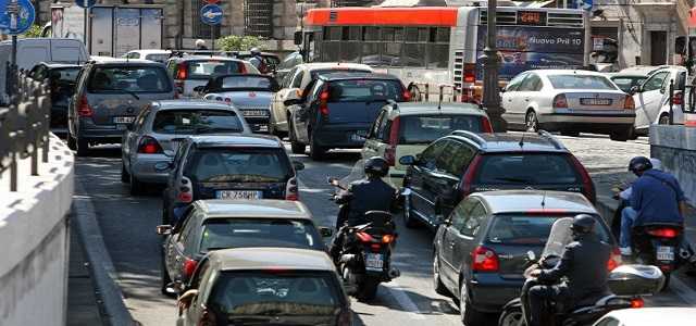 Campania: 569,5 auto in circolo per mille abitanti